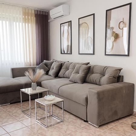 Two Identical Designer 2Bd Flats With Sea View In Balchik By Flat Mаnager Apartment Exterior photo