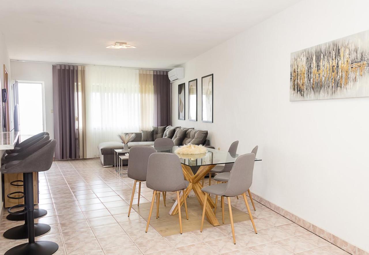 Two Identical Designer 2Bd Flats With Sea View In Balchik By Flat Mаnager Apartment Exterior photo